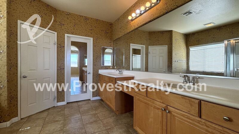 Stunning 3 Bedroom 2 Bathroom Home in Victorville!! property image
