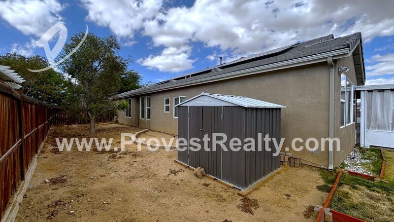 Stunning 3 Bedroom 2 Bathroom Home in Victorville!! property image