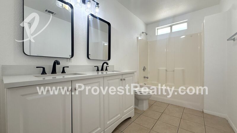 Charming 4 Bedroom, 3 Bathroom Hesperia Home!! property image