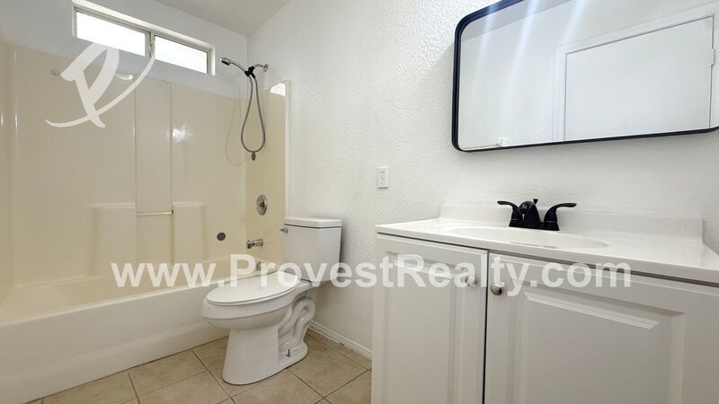 Charming 4 Bedroom, 3 Bathroom Hesperia Home!! property image