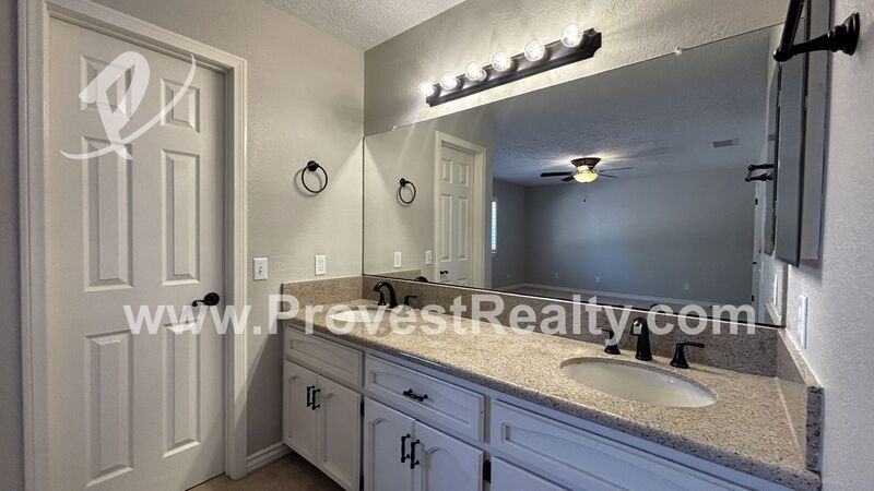 Beautiful 3 Bed, 2 Bath Home in Apple Valley!! property image