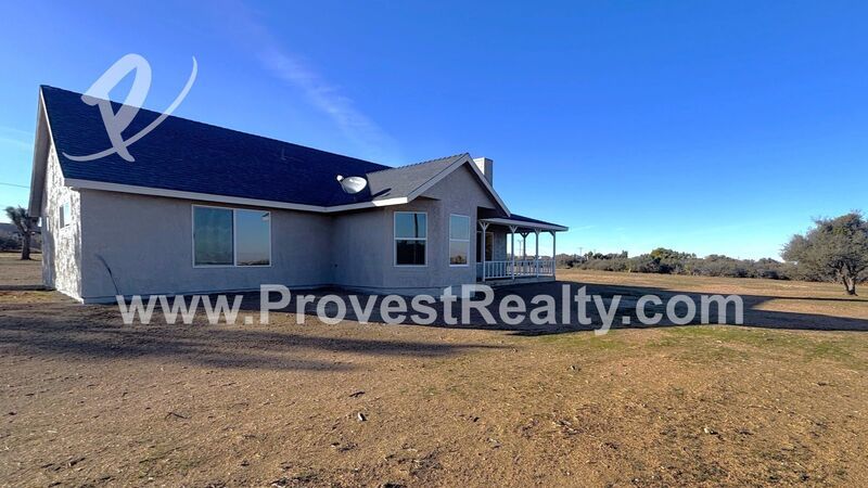 Gorgeous 3 Bedroom, 2 Bathroom House Located in Phelan!! property image
