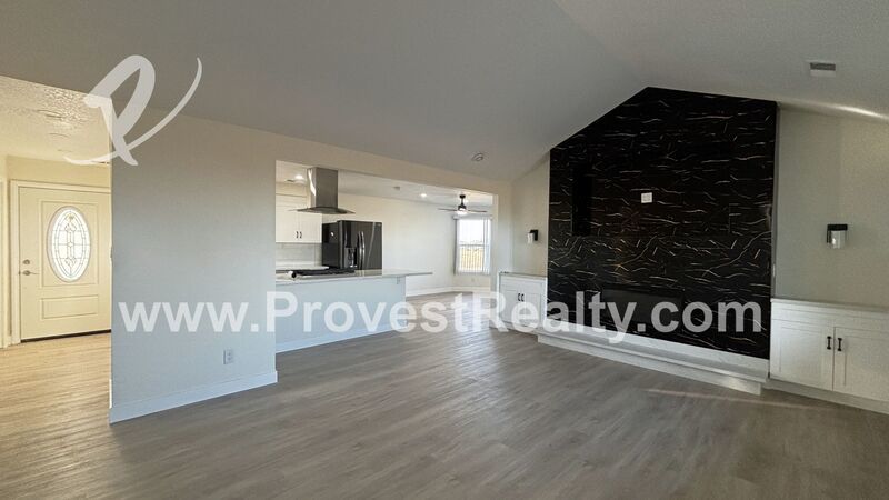 Gorgeous 3 Bedroom, 2 Bathroom House Located in Phelan!! property image