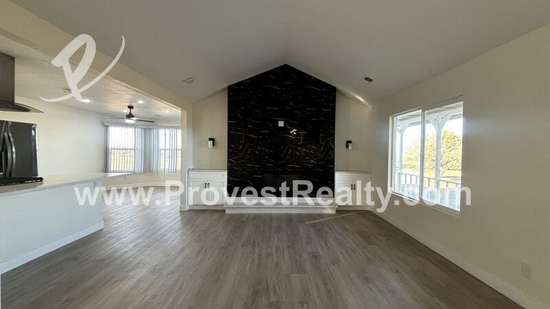 Gorgeous 3 Bedroom, 2 Bathroom House Located in Phelan!! property image