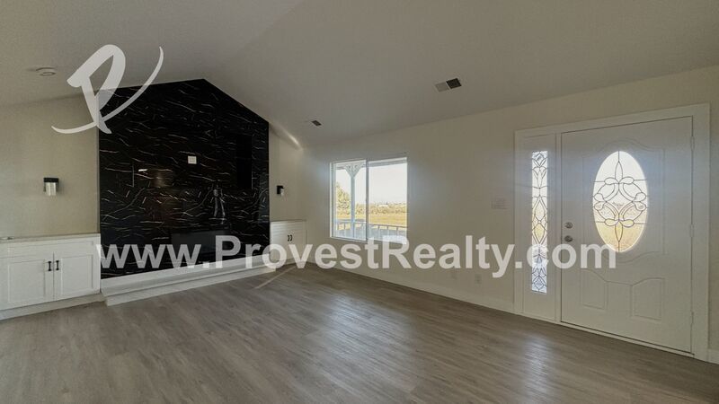 Gorgeous 3 Bedroom, 2 Bathroom House Located in Phelan!! property image