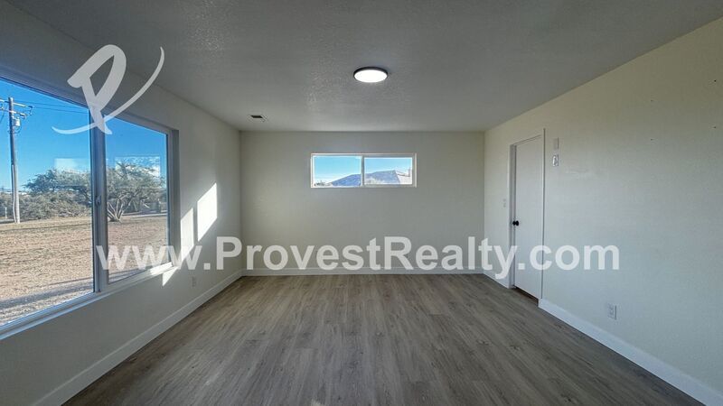 Gorgeous 3 Bedroom, 2 Bathroom House Located in Phelan!! property image