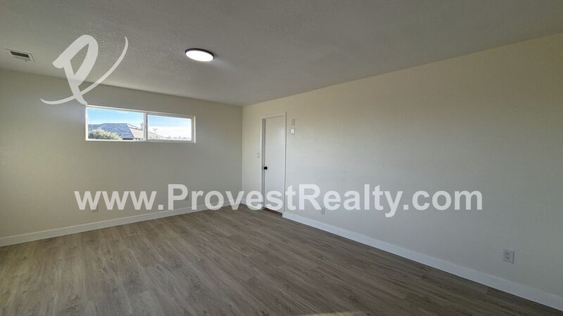 Gorgeous 3 Bedroom, 2 Bathroom House Located in Phelan!! property image