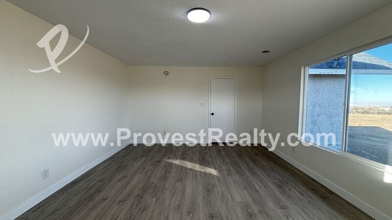 Gorgeous 3 Bedroom, 2 Bathroom House Located in Phelan!! property image