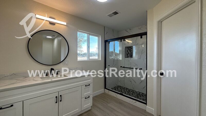 Gorgeous 3 Bedroom, 2 Bathroom House Located in Phelan!! property image