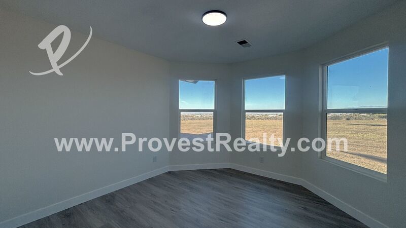 Gorgeous 3 Bedroom, 2 Bathroom House Located in Phelan!! property image