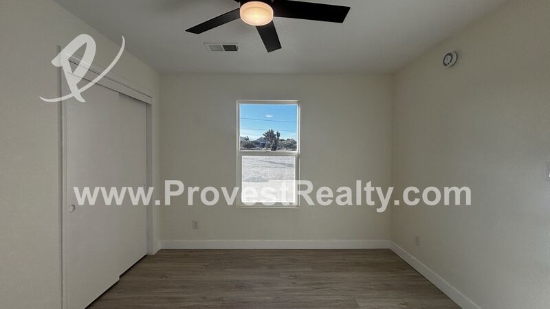 Gorgeous 3 Bedroom, 2 Bathroom House Located in Phelan!! property image