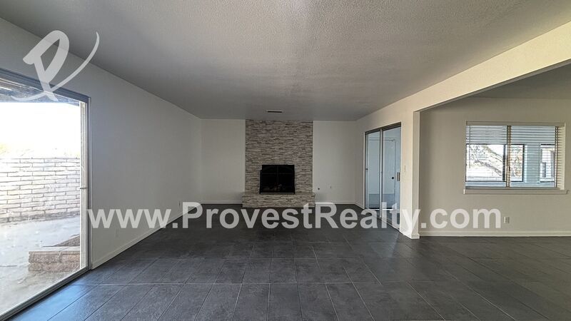 Beautiful 3 Bedroom, 2 Bathroom Hesperia Home!! property image