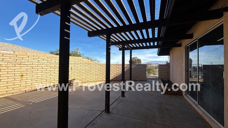 Beautiful 3 Bedroom, 2 Bathroom Hesperia Home!! property image