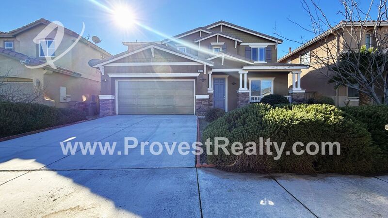 Beautiful 4 Bedroom, 3 Bathroom Oak Hills Home!!! property image