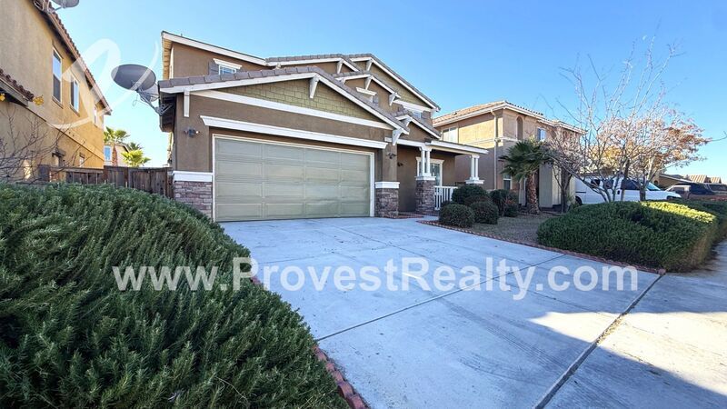 Beautiful 4 Bedroom, 3 Bathroom Oak Hills Home!!! property image