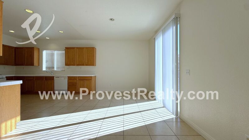 Beautiful 4 Bedroom, 3 Bathroom Oak Hills Home!!! property image