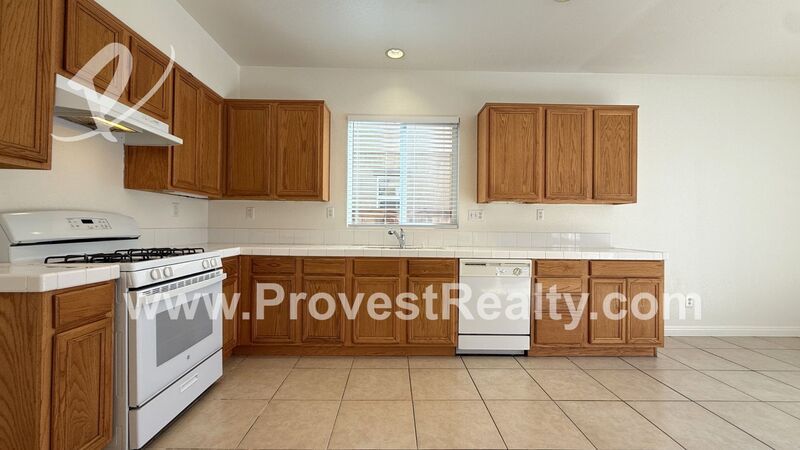 Beautiful 4 Bedroom, 3 Bathroom Oak Hills Home!!! property image
