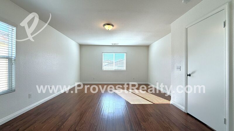 Beautiful 4 Bedroom, 3 Bathroom Oak Hills Home!!! property image