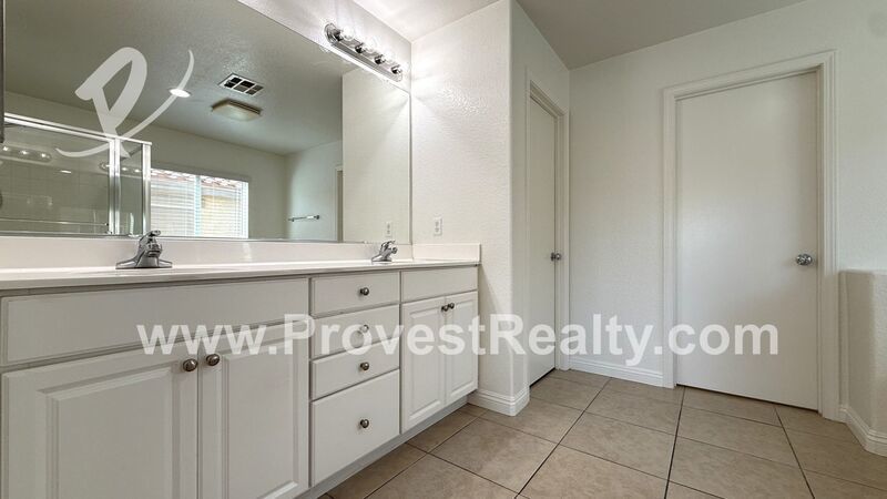 Beautiful 4 Bedroom, 3 Bathroom Oak Hills Home!!! property image