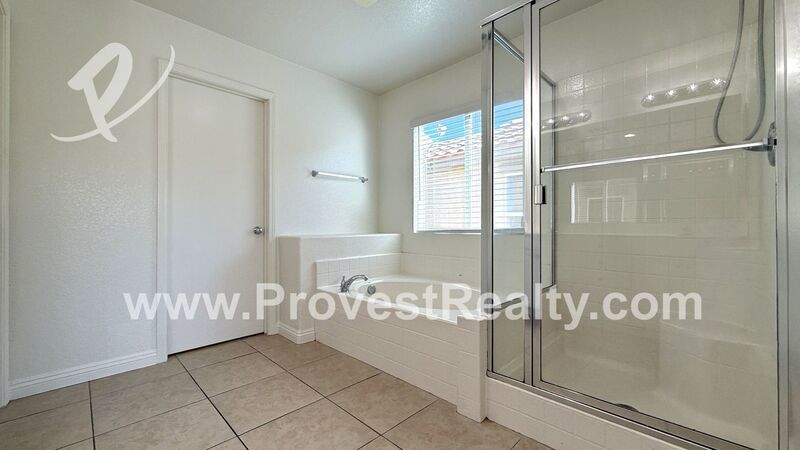 Beautiful 4 Bedroom, 3 Bathroom Oak Hills Home!!! property image