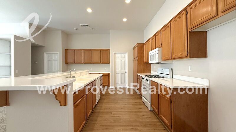 3 Bedroom, 3 Bathroom Hesperia Home w/ Solar & A Bonus Room!!! property image