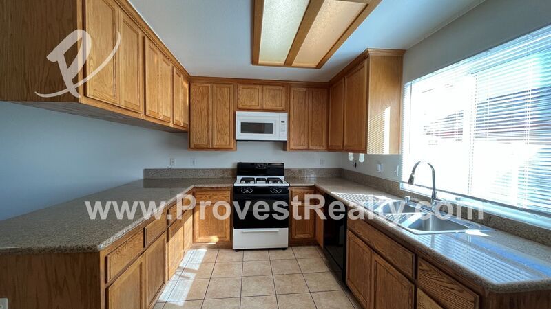Cozy 2 bed, 1 bath & 2 half bath Victorville Townhouse! property image