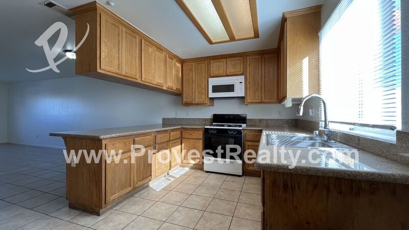 Cozy 2 bed, 1 bath & 2 half bath Victorville Townhouse! property image