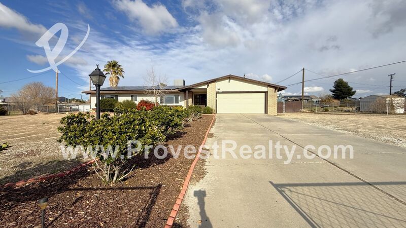 Beautiful 3 Bedroom, 2 Bathroom Apple Valley Pool Home with Solar!! property image