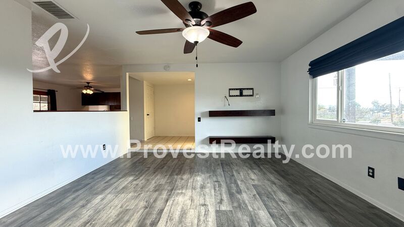 Beautiful 3 Bedroom, 2 Bathroom Apple Valley Pool Home with Solar!! property image