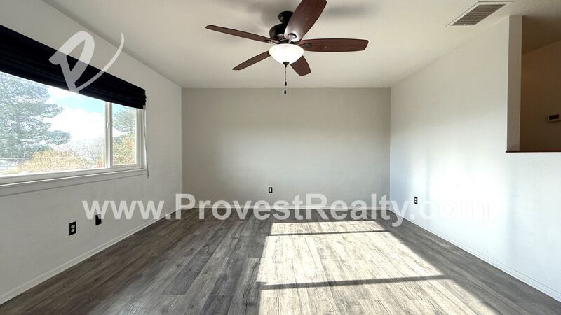 Beautiful 3 Bedroom, 2 Bathroom Apple Valley Pool Home with Solar!! property image