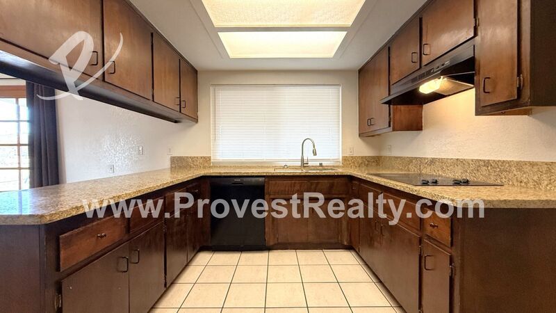 Beautiful 3 Bedroom, 2 Bathroom Apple Valley Pool Home with Solar!! property image