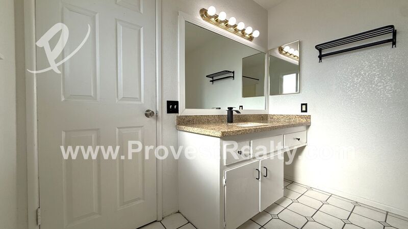 Beautiful 3 Bedroom, 2 Bathroom Apple Valley Pool Home with Solar!! property image