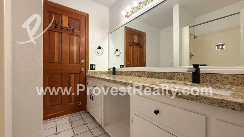 Beautiful 3 Bedroom, 2 Bathroom Apple Valley Pool Home with Solar!! property image