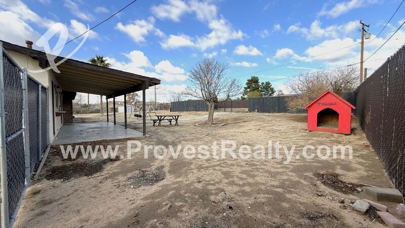 Beautiful 3 Bedroom, 2 Bathroom Apple Valley Pool Home with Solar!! property image