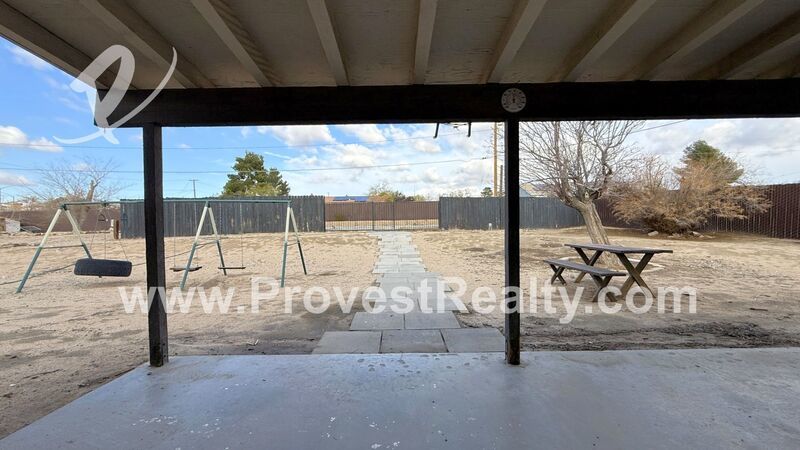 Beautiful 3 Bedroom, 2 Bathroom Apple Valley Pool Home with Solar!! property image