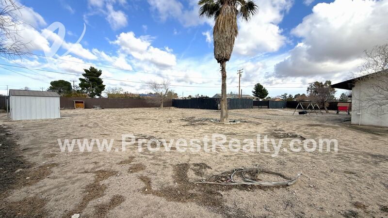 Beautiful 3 Bedroom, 2 Bathroom Apple Valley Pool Home with Solar!! property image