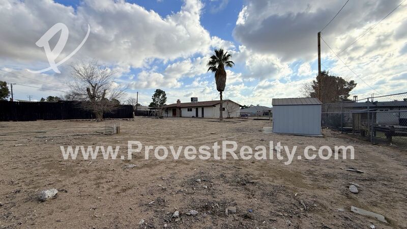 Beautiful 3 Bedroom, 2 Bathroom Apple Valley Pool Home with Solar!! property image