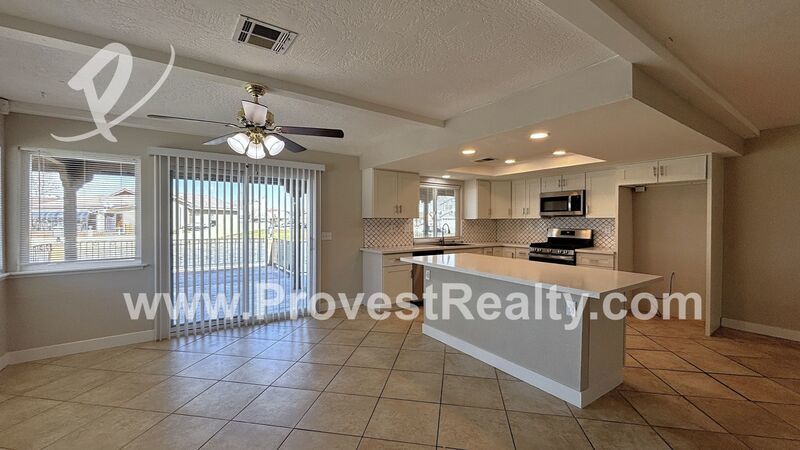 Beautiful 2 Bed, 2 Bath Waterfront Home In Spring Valley Lake!! property image