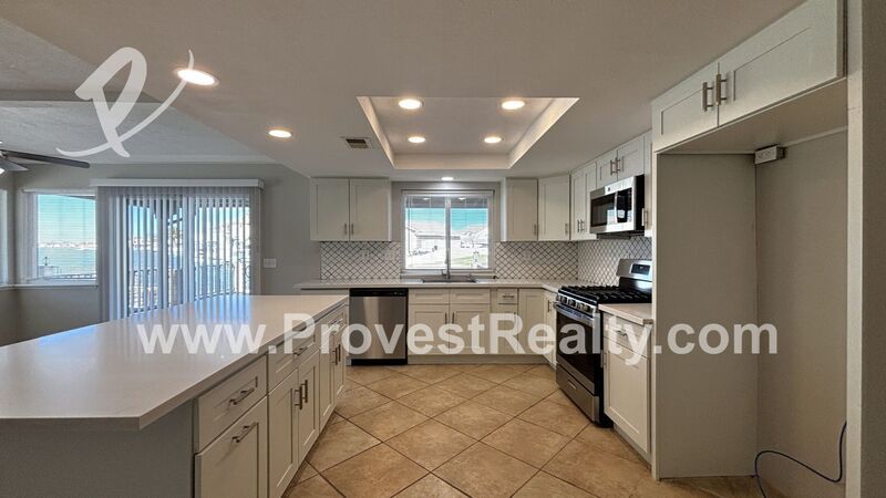 Beautiful 2 Bed, 2 Bath Waterfront Home In Spring Valley Lake!! property image