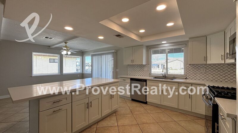 Beautiful 2 Bed, 2 Bath Waterfront Home In Spring Valley Lake!! property image