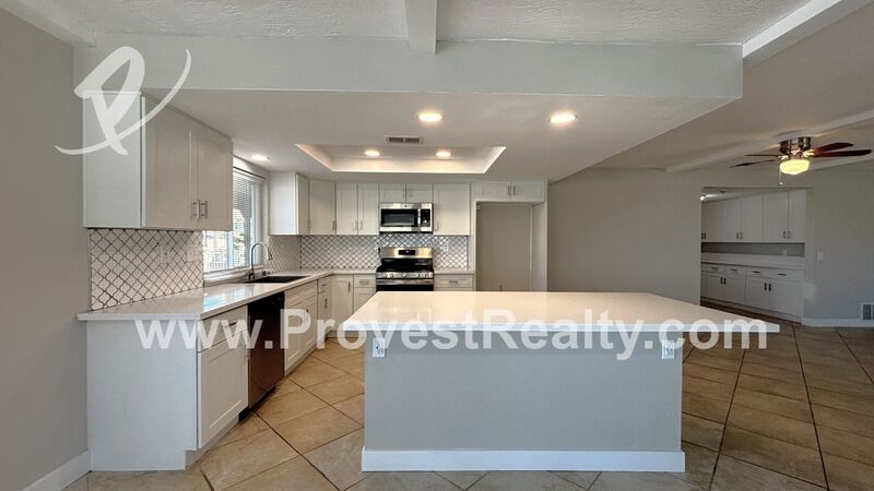 Beautiful 2 Bed, 2 Bath Waterfront Home In Spring Valley Lake!! property image