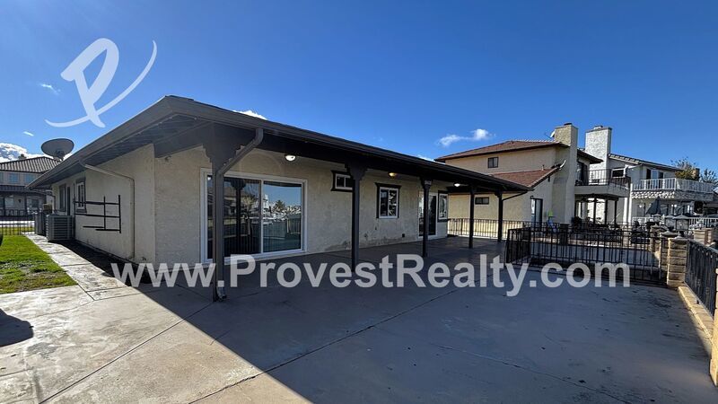 Beautiful 2 Bed, 2 Bath Waterfront Home In Spring Valley Lake!! property image