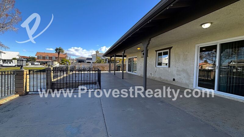 Beautiful 2 Bed, 2 Bath Waterfront Home In Spring Valley Lake!! property image