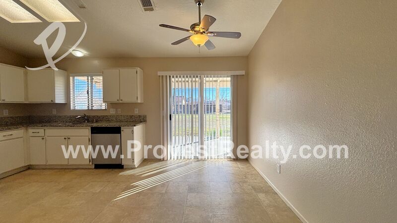 Charming 3 Bedroom, 2 Bathroom Apple Valley Home!! property image