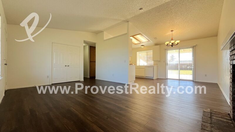 3 Bedroom 2 Bathroom Home In Apple Valley! property image
