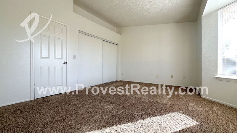 3 Bedroom 2 Bathroom Home In Apple Valley! property image