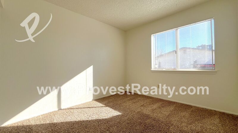 3 Bedroom 2 Bathroom Home In Apple Valley! property image