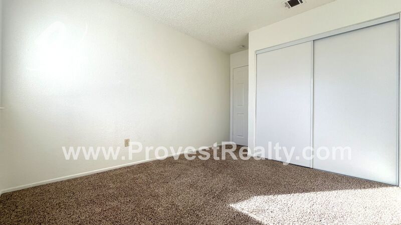 3 Bedroom 2 Bathroom Home In Apple Valley! property image