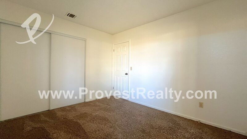 3 Bedroom 2 Bathroom Home In Apple Valley! property image