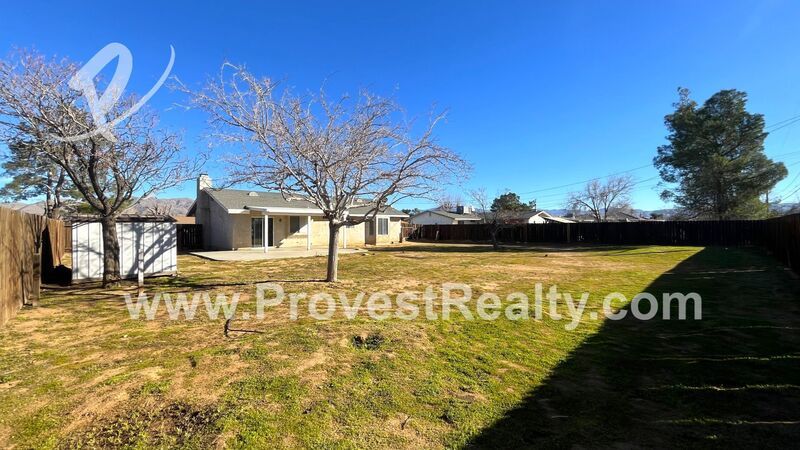 3 Bedroom 2 Bathroom Home In Apple Valley! property image